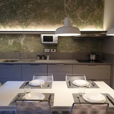 C222 - Stylish Apartment La Spezia Old Town 4 People Air Conditioning - 5' Station To Cinque Terre