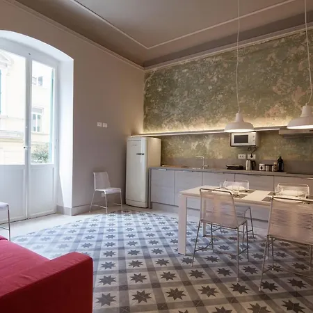 アパート Casa222 - Stylish Old Town - 5' Station To Cinque Terre ラ・スペツィア